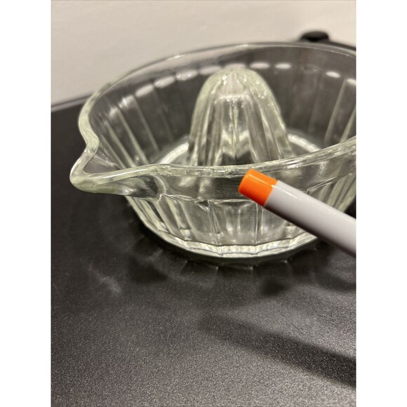 Vintage Heavy Large Clear Glass Hand Juicer Reamer Citrus Orange Lemon Easy Pour - Picture 8 of 10